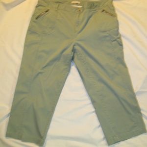C/B Established 1962  Green Capri Pants